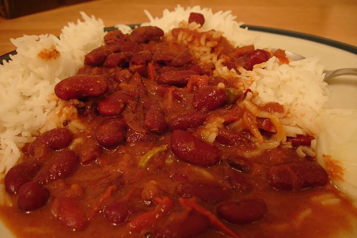 Red kidney bean rajma curry served over white rice
